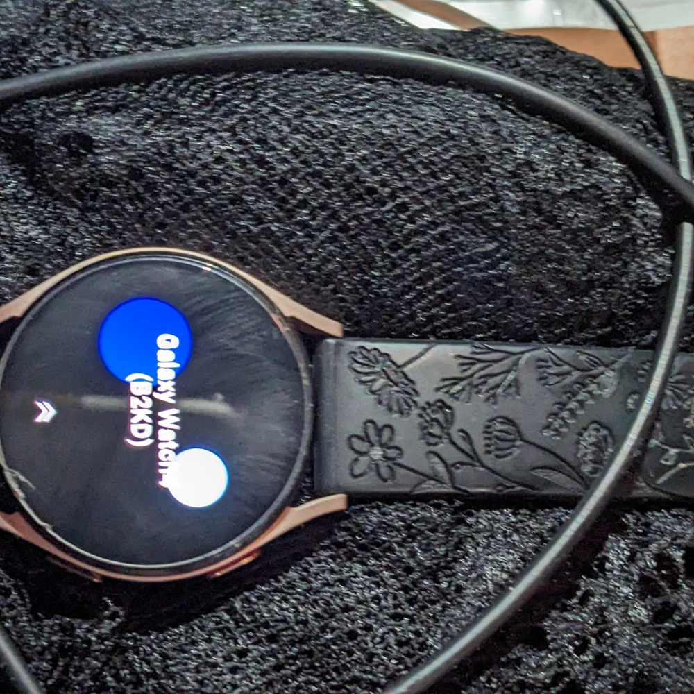 Rose Gold Samsung Galaxy 4 Smartwatch with Interchangeable Bands And Charger